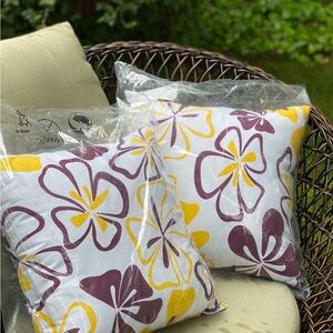 New Set of 2 Outdoor 18” Water Resistant Square Pillows with Removable inserts